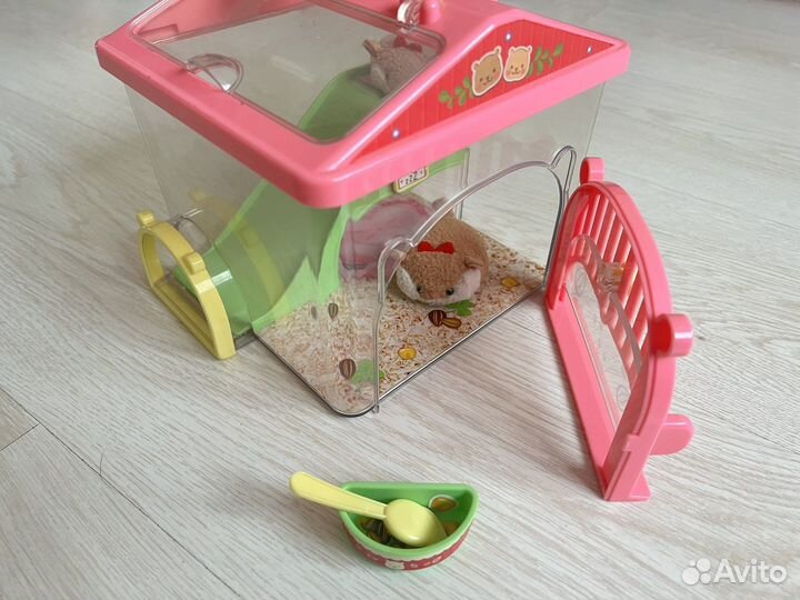 Игрушка домик с хомячками