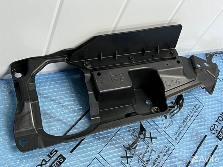 Защита бампера передняя правая Toyota Lc 300