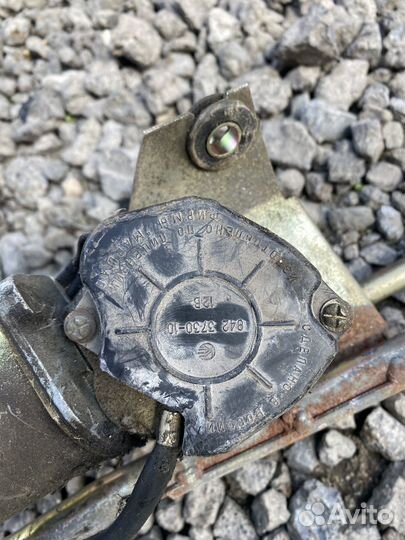 Трапеция дворников с моторчиком в сборе на ниву