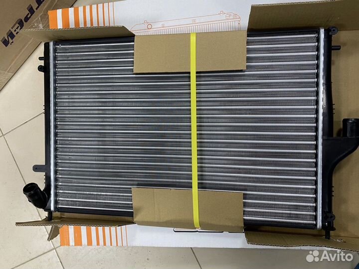 Радиатор Охлаждения Niissan Almera G15