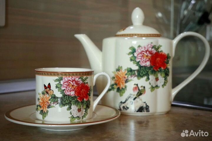 Чайный набор (чайник, чашка, блюдце)