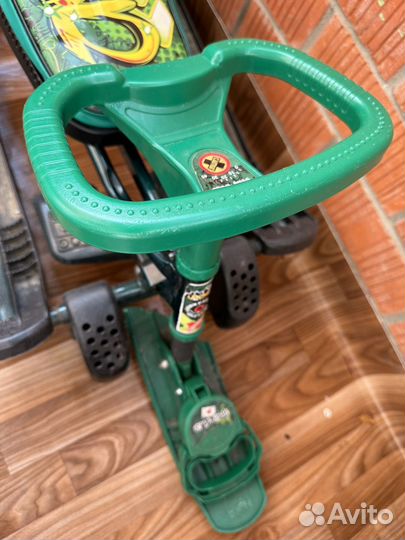 Снегокат на колесах с ручкой Nika