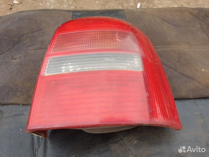Фонарь задний правый Audi A4 B5 А4 Б5 avant универ