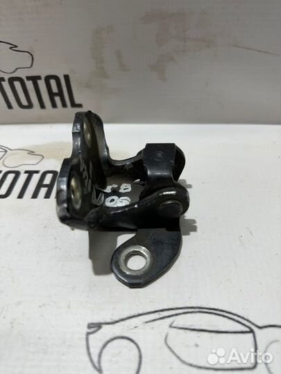 Петля двери верхняя задняя правая Toyota Corolla