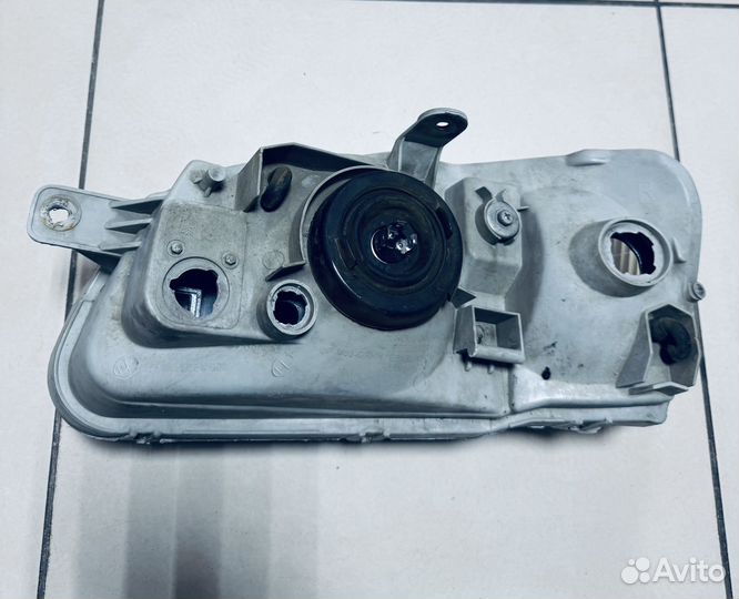 Фара правая б\у на Hyundai Accent