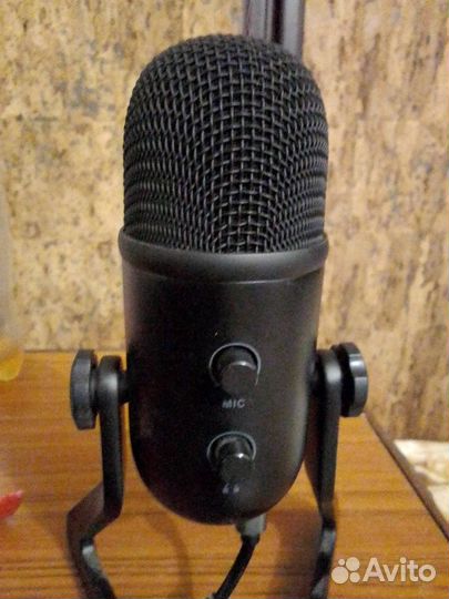 Студийный микрофон