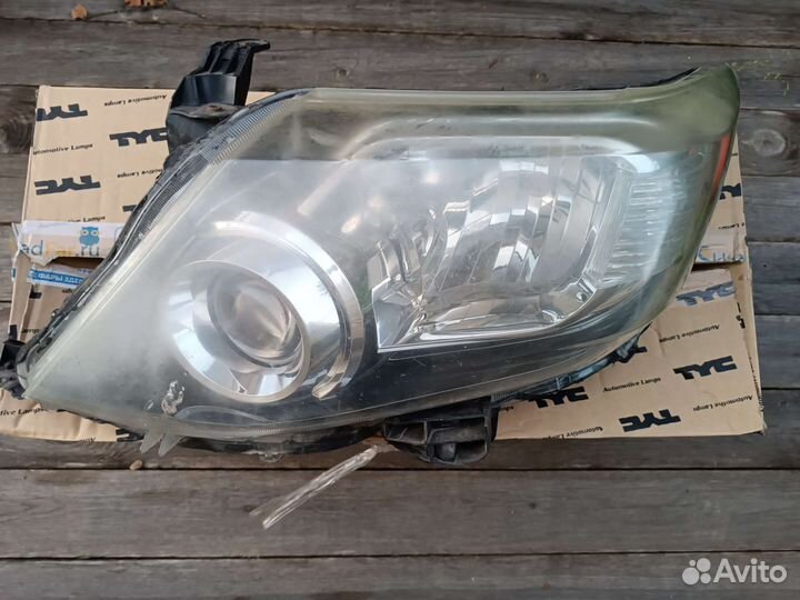Фары на Toyota Fortuner 11-16