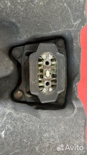 Подушка МКПП Audi A6 C6 2.0 BRE TDI 2006