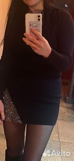 Платье отсутствуют 2 стразы