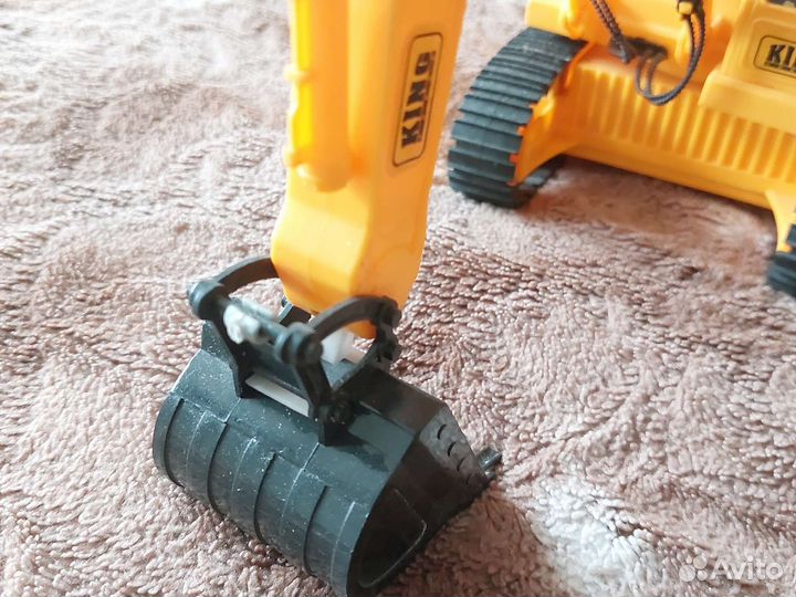 Экскаватор на пульте управления