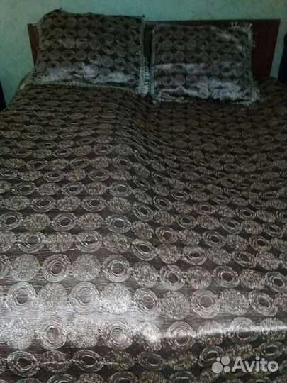 Покрывало новое и две наволочки