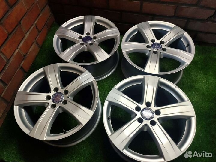 Mercedes R18 оригинал