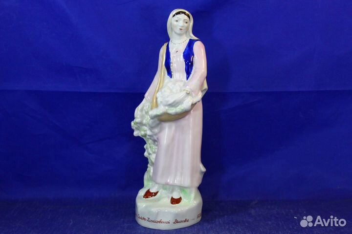 Девушка Азербайджанка собирающая хлопок Колхозница