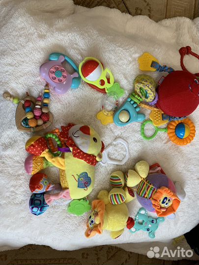 Развивающие игрушки, погремушки для малыша