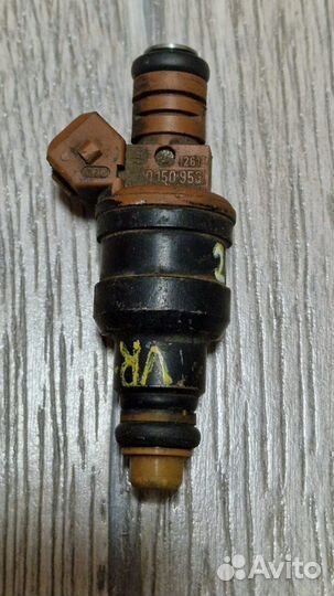 Форсунка топливная бензиновая VW Passat B3 VR-6