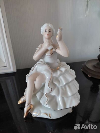 Фарфоровая статуэтка балерина