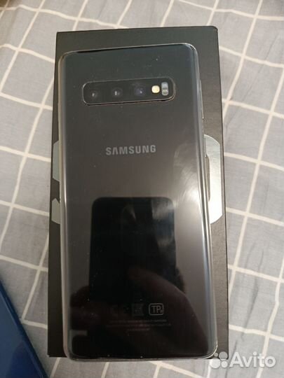 Samsung Galaxy S10, 8/128 ГБ