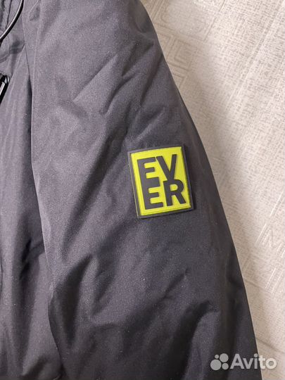 Демисезонная куртка для мальчика новая 128 размер