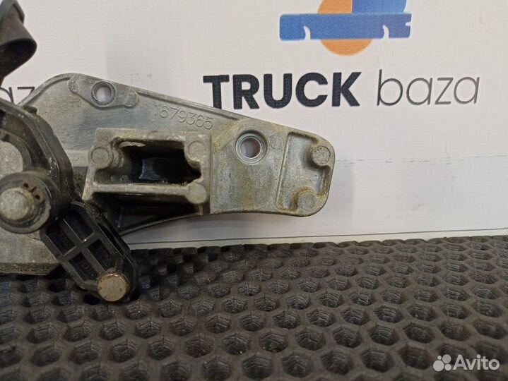 1679365 Ручка двери внутренняя левая