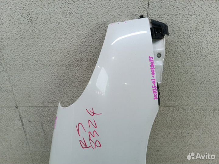 Крыло Тойота Функарго Тоyоta Funсargо правое