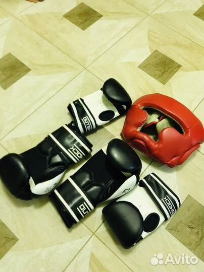 Боксерские перчатки