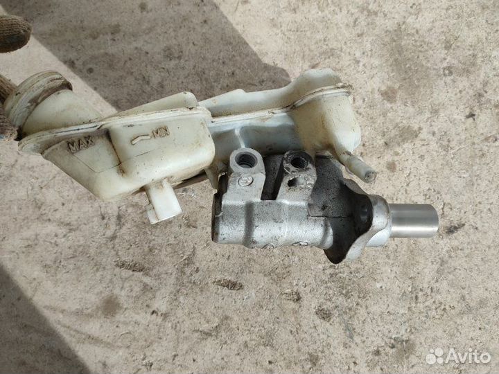 Главный тормозной цилиндр Ford Fusion 2002-2012