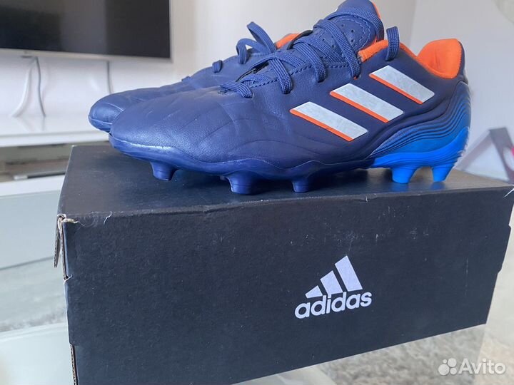 Футбольные бутсы adidas