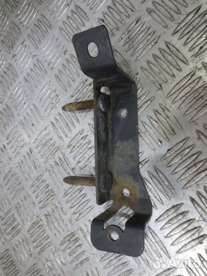 Кронштейн бокового спойлера левый Scania 1370721