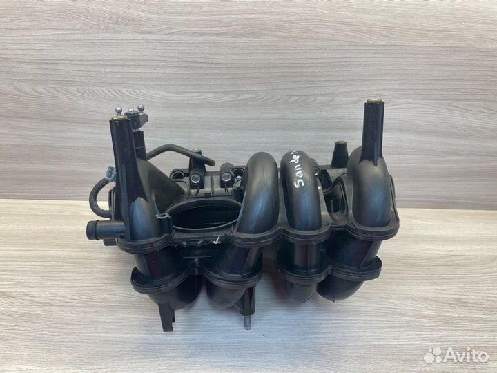 Впускной коллектор Renault Sandero
