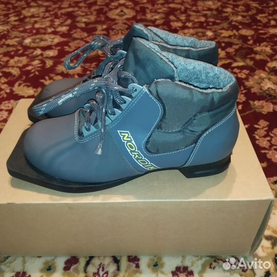 Лыжные ботинки