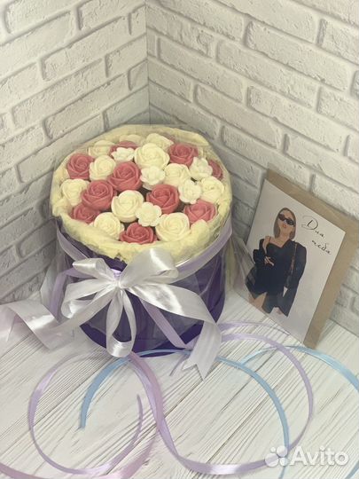 Шоколадные розы в шляпной коробке