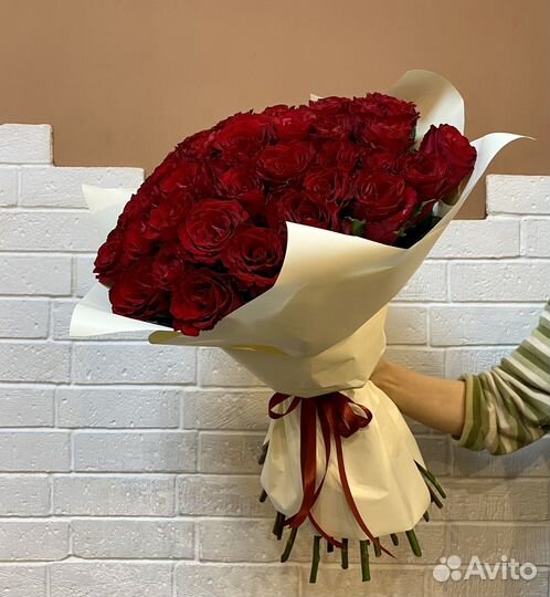 Букет 51 роза. Бесплатная доставка по Калуге