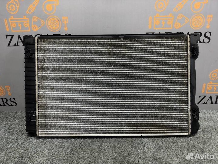 Радиатор охлаждения Audi A4 B7