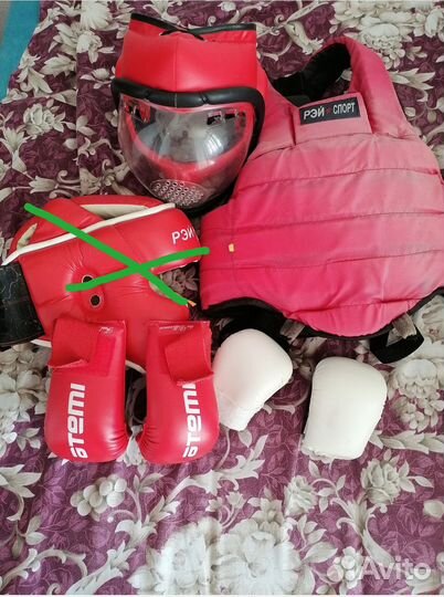 Защита перчатки,шлем, на грудь, на ноги и руки