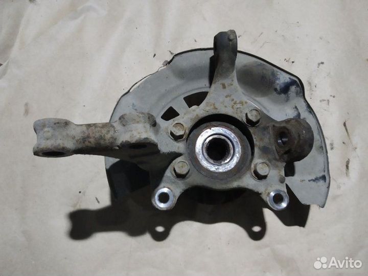 Кулак поворотный правый Toyota Rav4 XA30