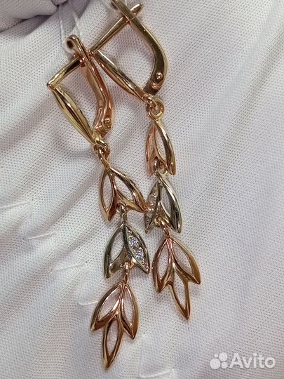 Золотые серьги с камнем