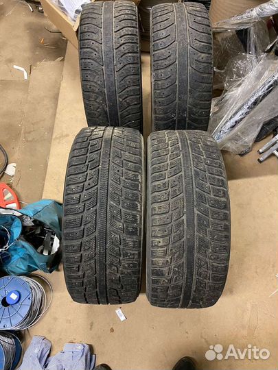 Bridgestone Ice Cruiser 7000 215/50 R17