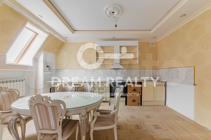 3-к. квартира, 135,5 м², 7/7 эт.