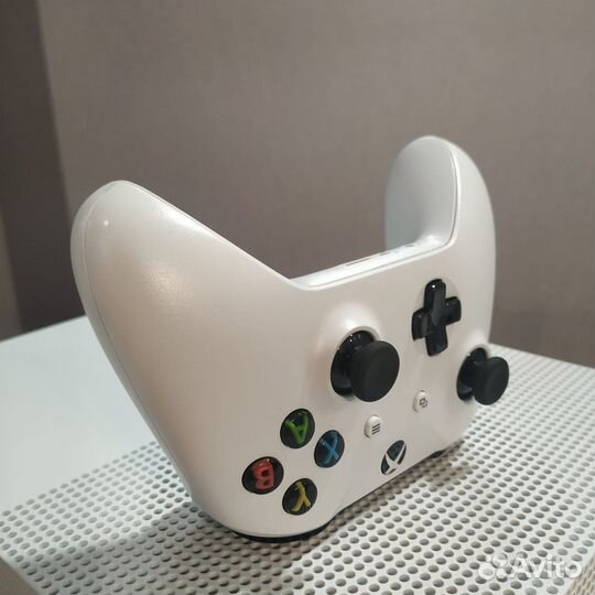 Microsoft Xbox One S 1Tb, комплект