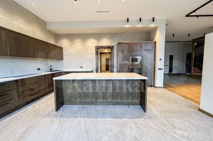 Дом 580 м² на участке 28 сот.