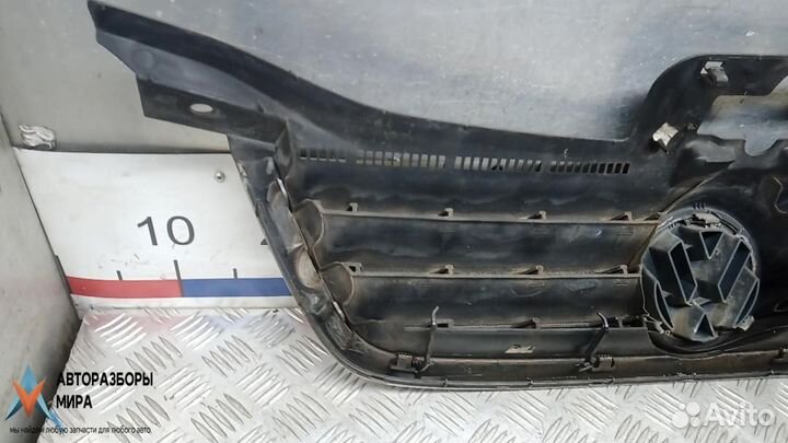 Решетка радиатора Volkswagen Touran 2005