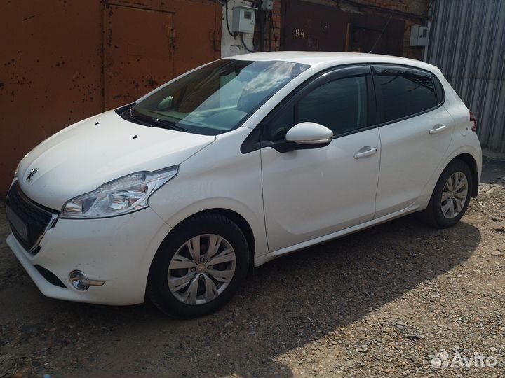 Peugeot 208 1.6 AT, 2014, 160 000 км