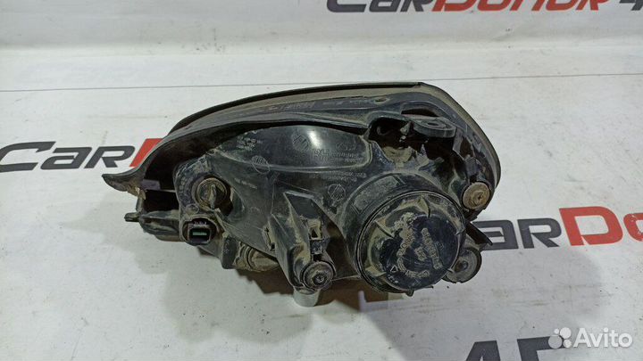 Фара головного света правая б/у для Hyundai Tucson