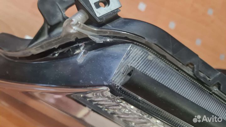 Левая передняя фара RAV4 XA40