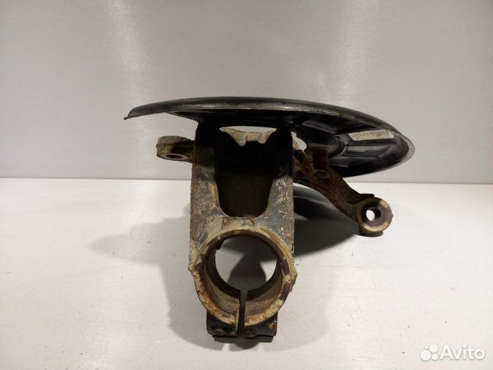 Кулак (цапфа) передний правый Volkswagen Golf Plus