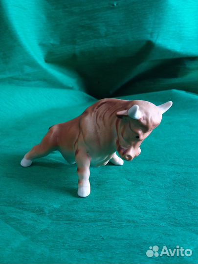 Фигурка быка