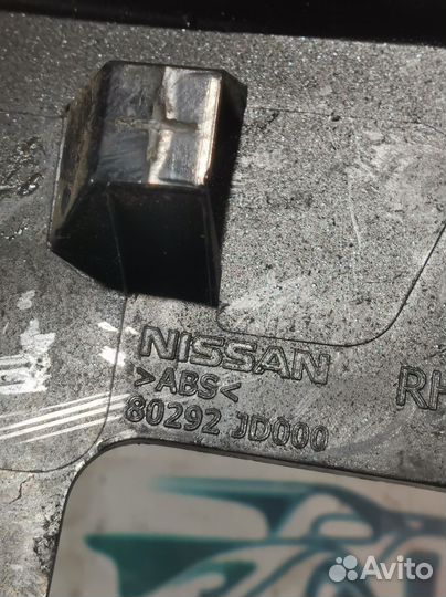 Накладка уголок передней правой двери Nissan Qashqai I (2006—2010)