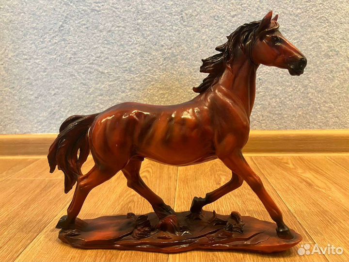 Статуэтка лошадь
