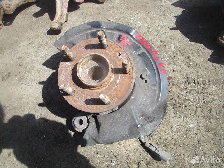 Кулак левый Chevrolet Aveo T300