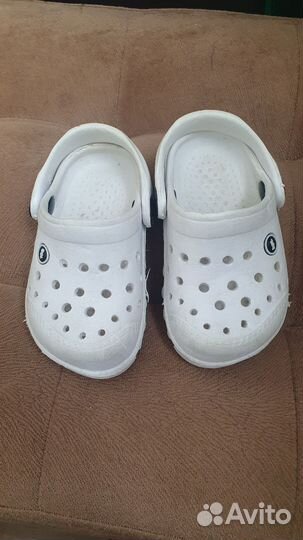 Шлепки детские белые р-р 20